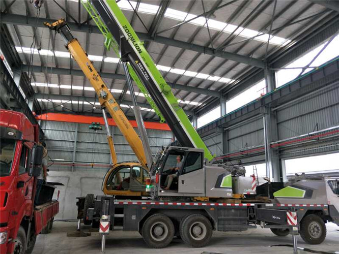 襄城县高空车出租需要注意哪些安全事项？